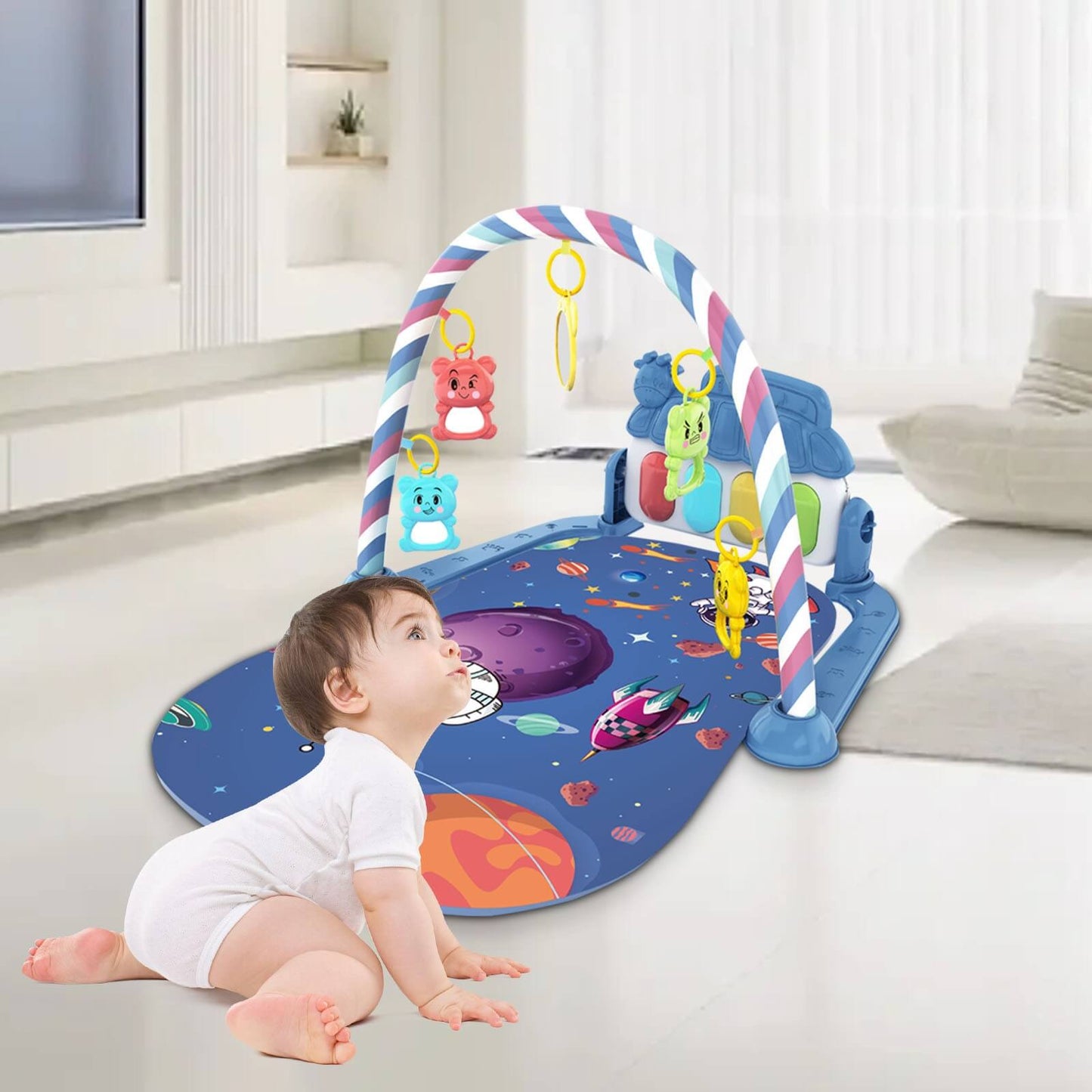 Bébé s'amusant sur le Tapis d'Éveil Bébé - Petit Astronaute™, espace de jeu sécurisé et ludique à thème astronaute