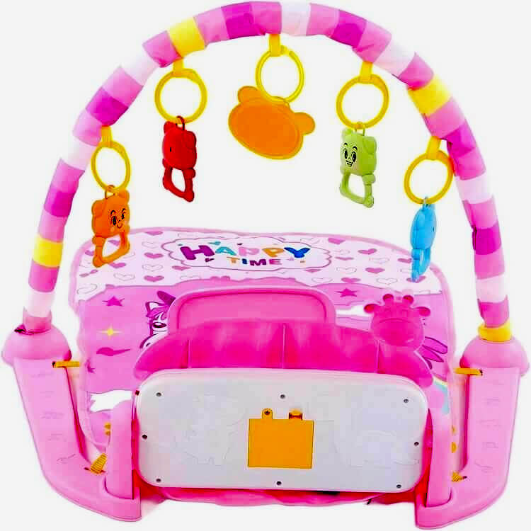 Arche de jeu avec peluches colorées sur tapis d’éveil pliable pour bébé