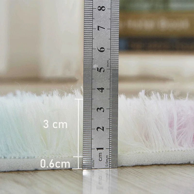Tapis HairyRugs™ facilement lavable à la main, conçu avec des matériaux hypoallergéniques pour la sécurité des enfants.