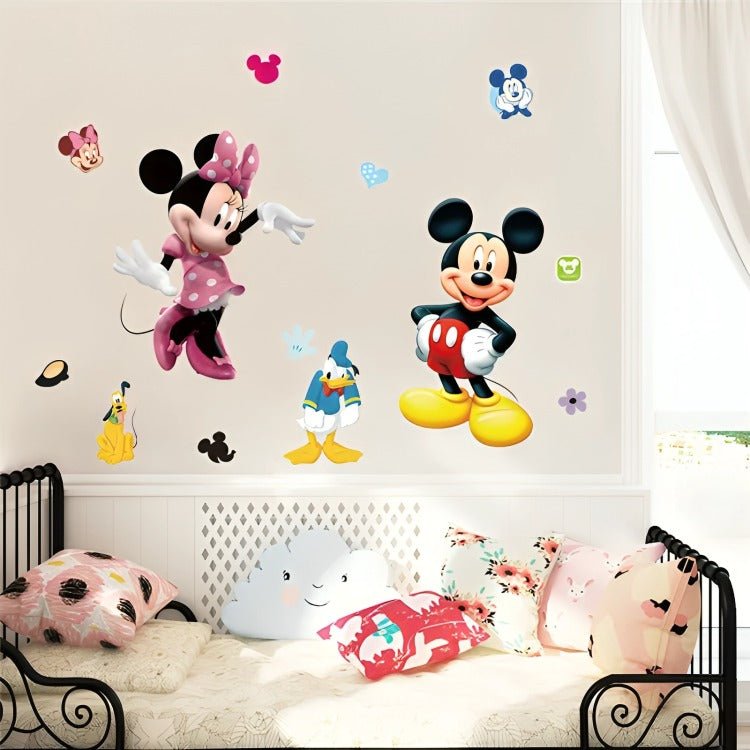 Détail d’un sticker Disney avec personnages souriants - couleurs vives et finition soignée pour un rendu professionnel"