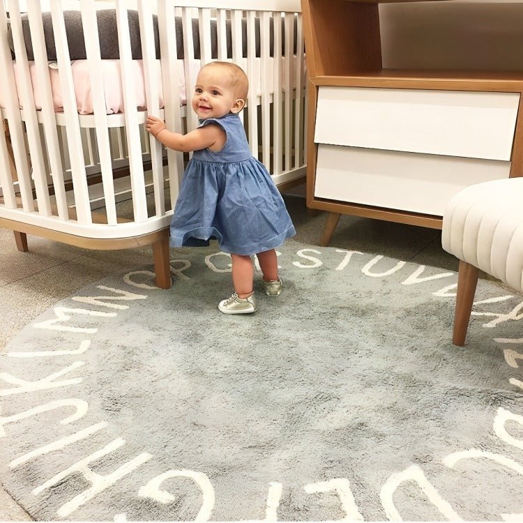 Vue de la face inférieure du tapis bébé Alphabet Ring, montrant la texture antidérapante pour une sécurité optimale.