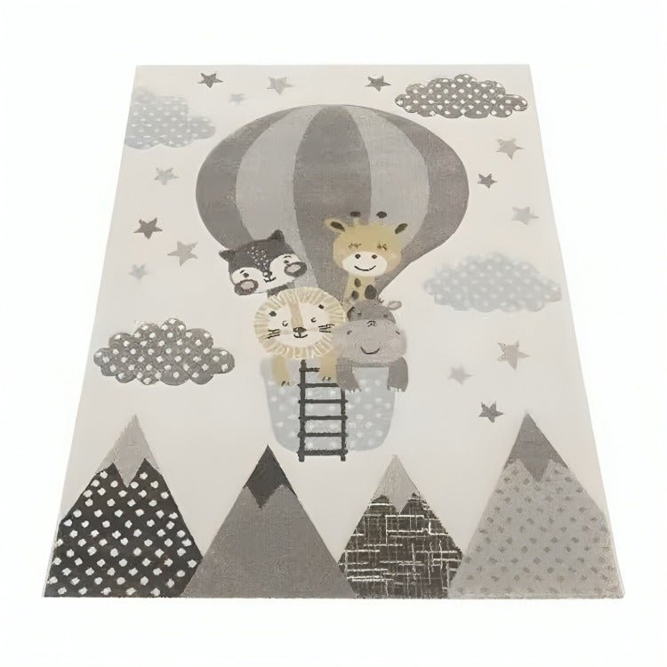 Parent et bébé partageant un moment de jeu sur le tapis Jungle Joy Mat, assis dans un univers doux et sécurisé.