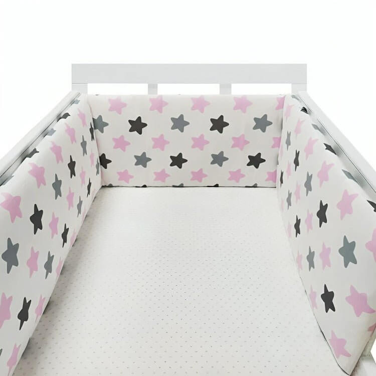 Tour De Lit Bébé DreamStar™ est fabriqué avec du coton premium qui assure une douceur incomparable et prévient les irritations