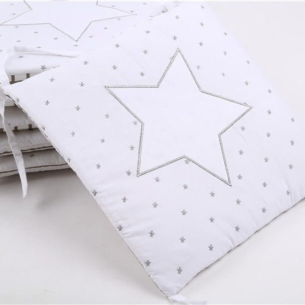 Tour de Lit Bébé Star Light™, vous offrez à votre bébé un espace de sommeil sécurisé et douillet