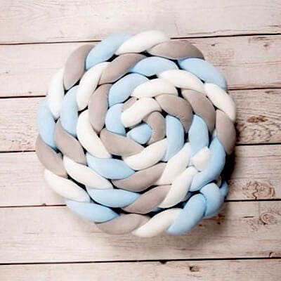La Tresse De Lit Bébé - BlueMist™ s'installe rapidement, offrant une protection immédiate contre les barreaux durs et les risques de chute