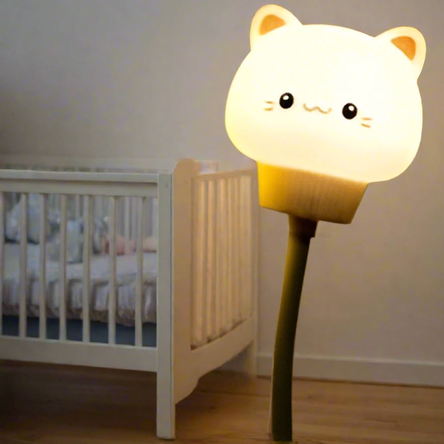 Veilleuse en silicone en forme d’ours mignon, émettant une lumière chaude dans une chambre d’enfant
