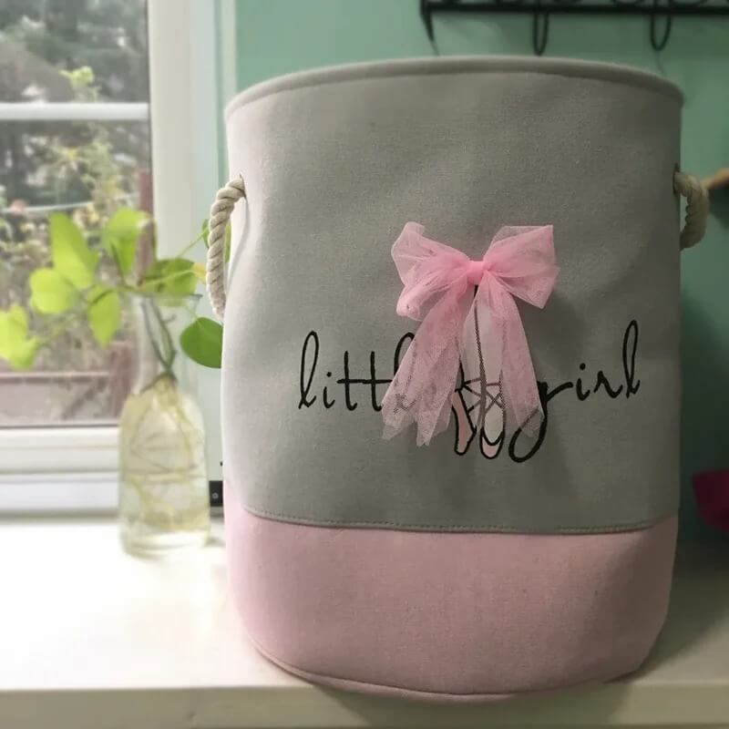 Boîte de rangement pour enfants fille avec design élégant et tissu imperméable, idéal pour organiser les vêtements et jouets"