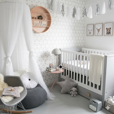 Magnifique ciel de lit bébé blanc pour une chambre douce et lumineuse