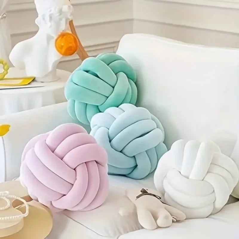 Coussin boule pour lit bébé élégant et décoratif