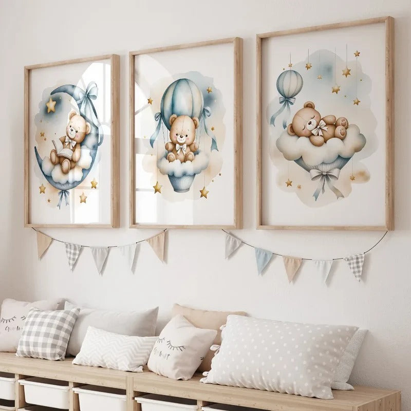 Affiches Ourson Rêveur™ créant une ambiance douce et apaisante dans une nursery.