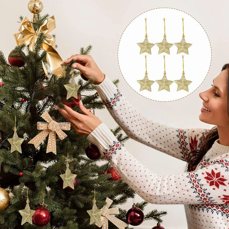 Sapin de Noël décoré avec l’Étoile Glitter Or Éclat Suprême™, décoration scintillante et festive.