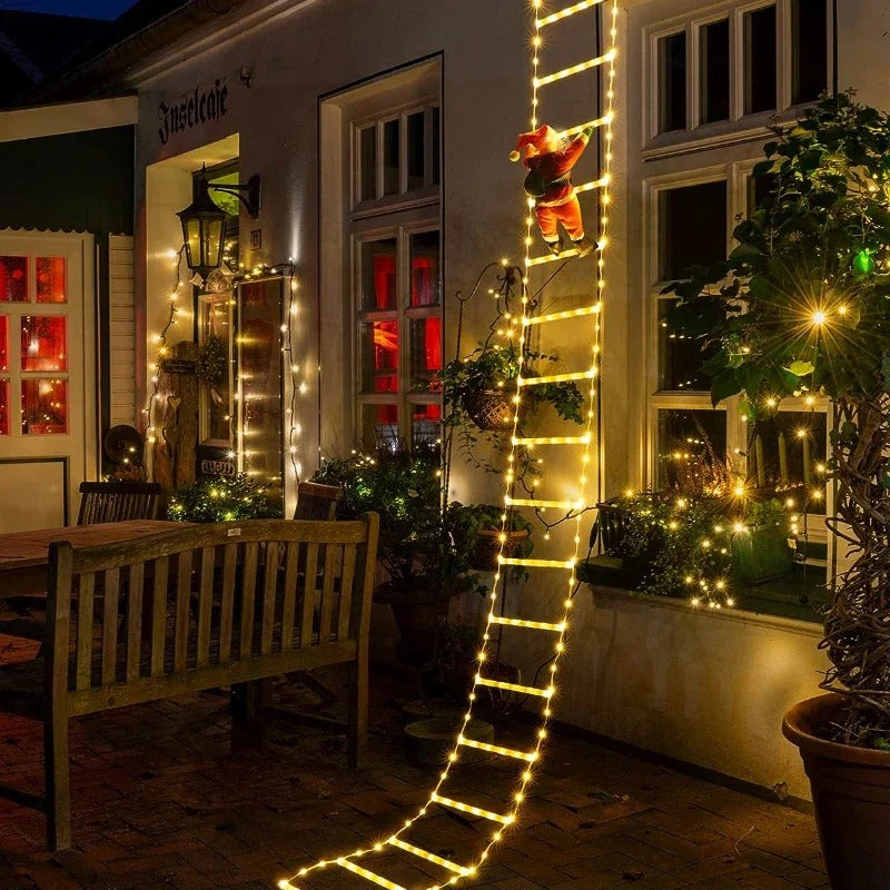 Guirlande LED Père Noël Escalade™ avec 8 modes d’éclairage différents pour créer une ambiance festive.