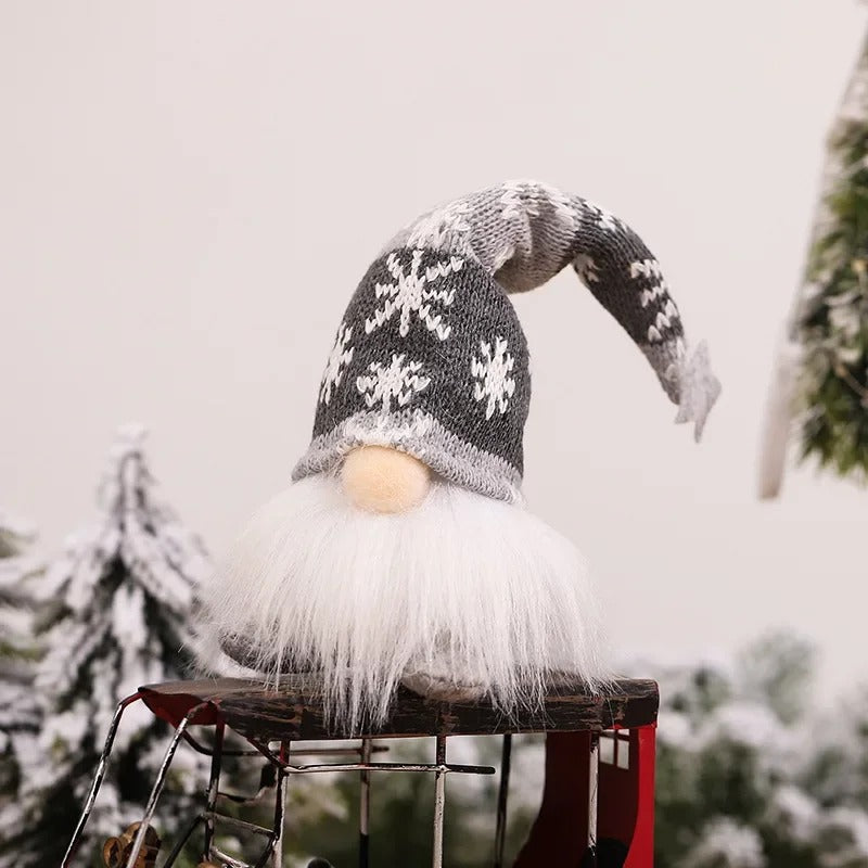 Petit lutin nordique lumineux assis avec bonnet gris pour décoration de Noël