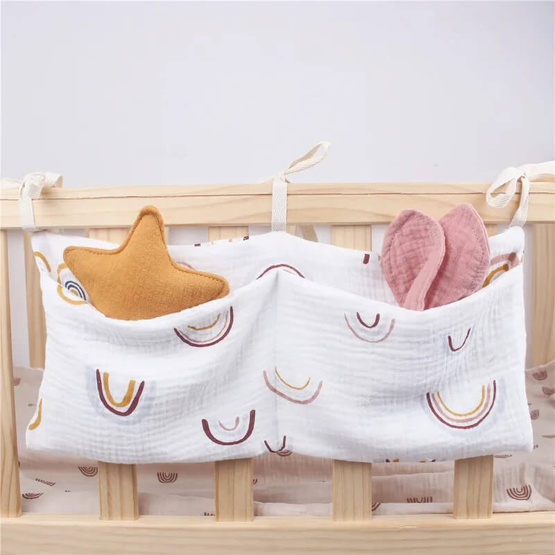 Panier de rangement pour lit bébé avec deux poches, idéal pour couches et tétines