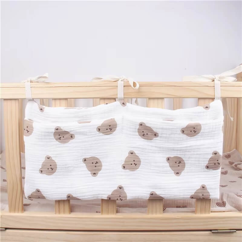 Détail des liens à nouer de la pochette de rangement pour lit bébé