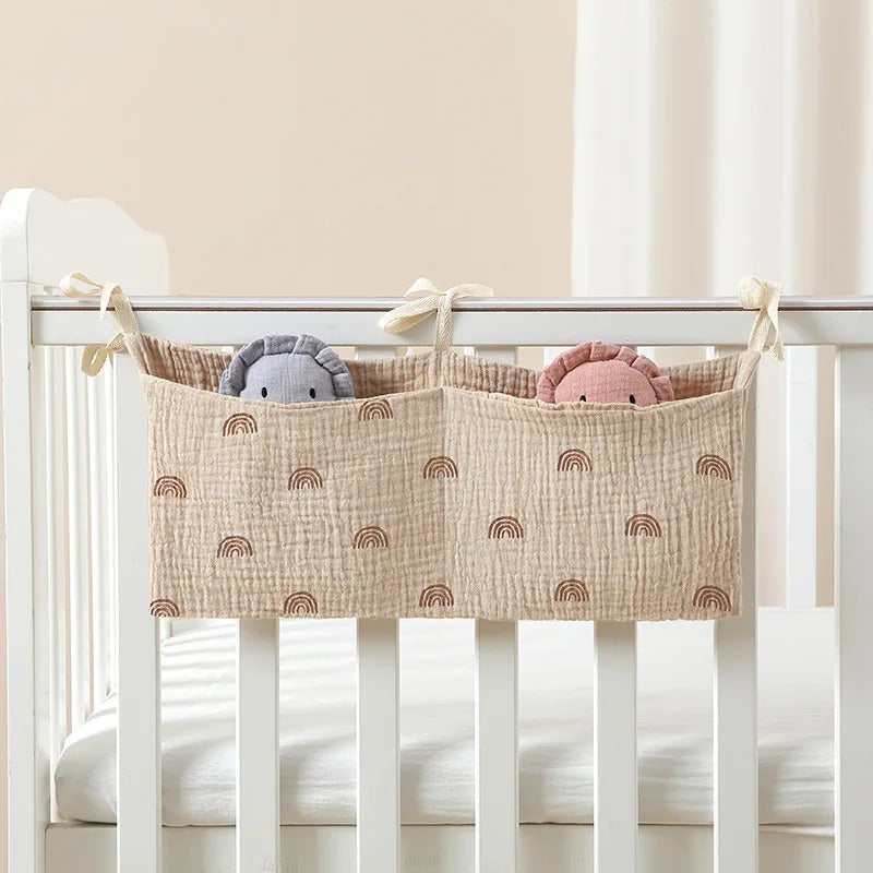 Sac de rangement suspendu au lit de bébé – design élégant et pratique