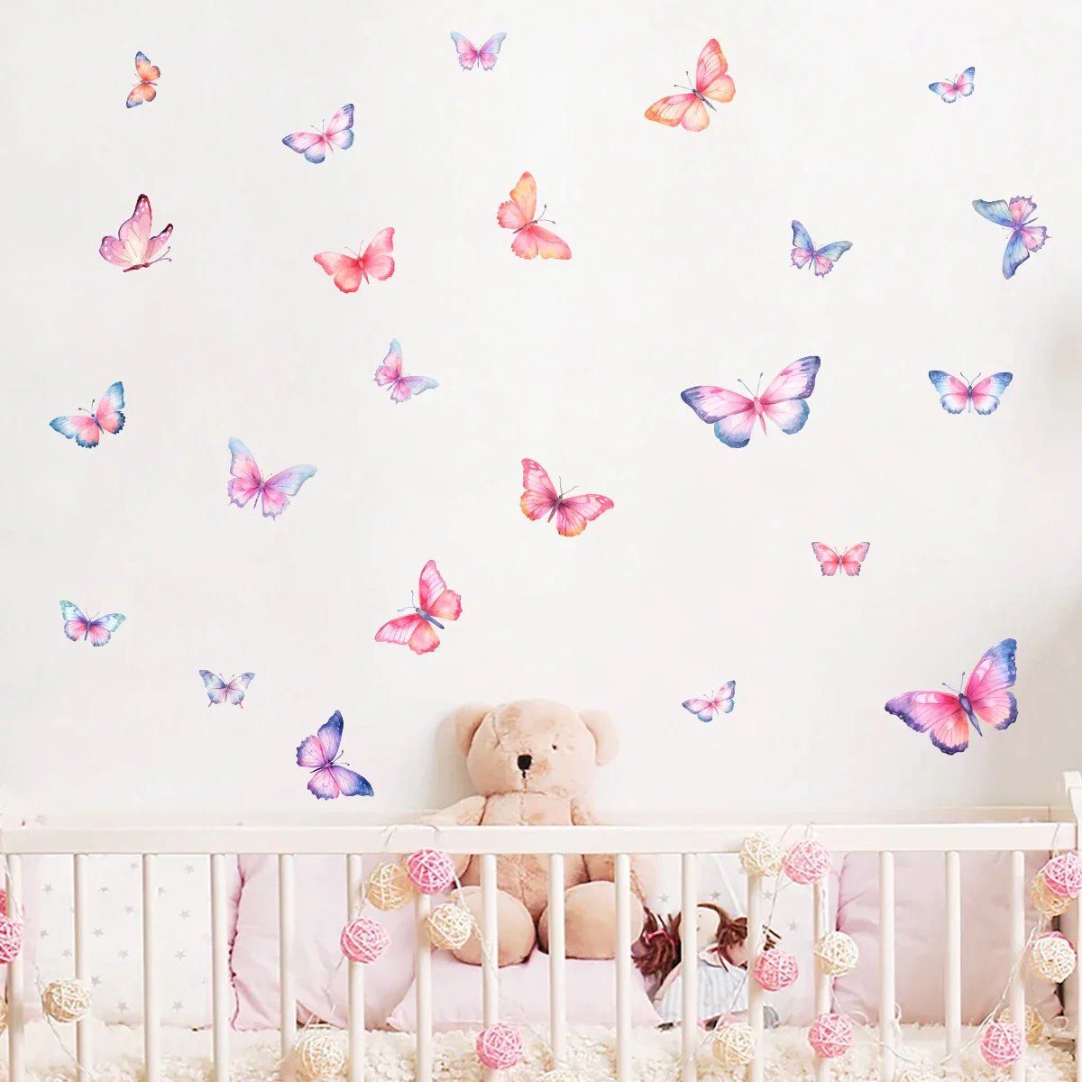 Chambre bébé décorée en ButterfliesSticker™  MultiCouleur 