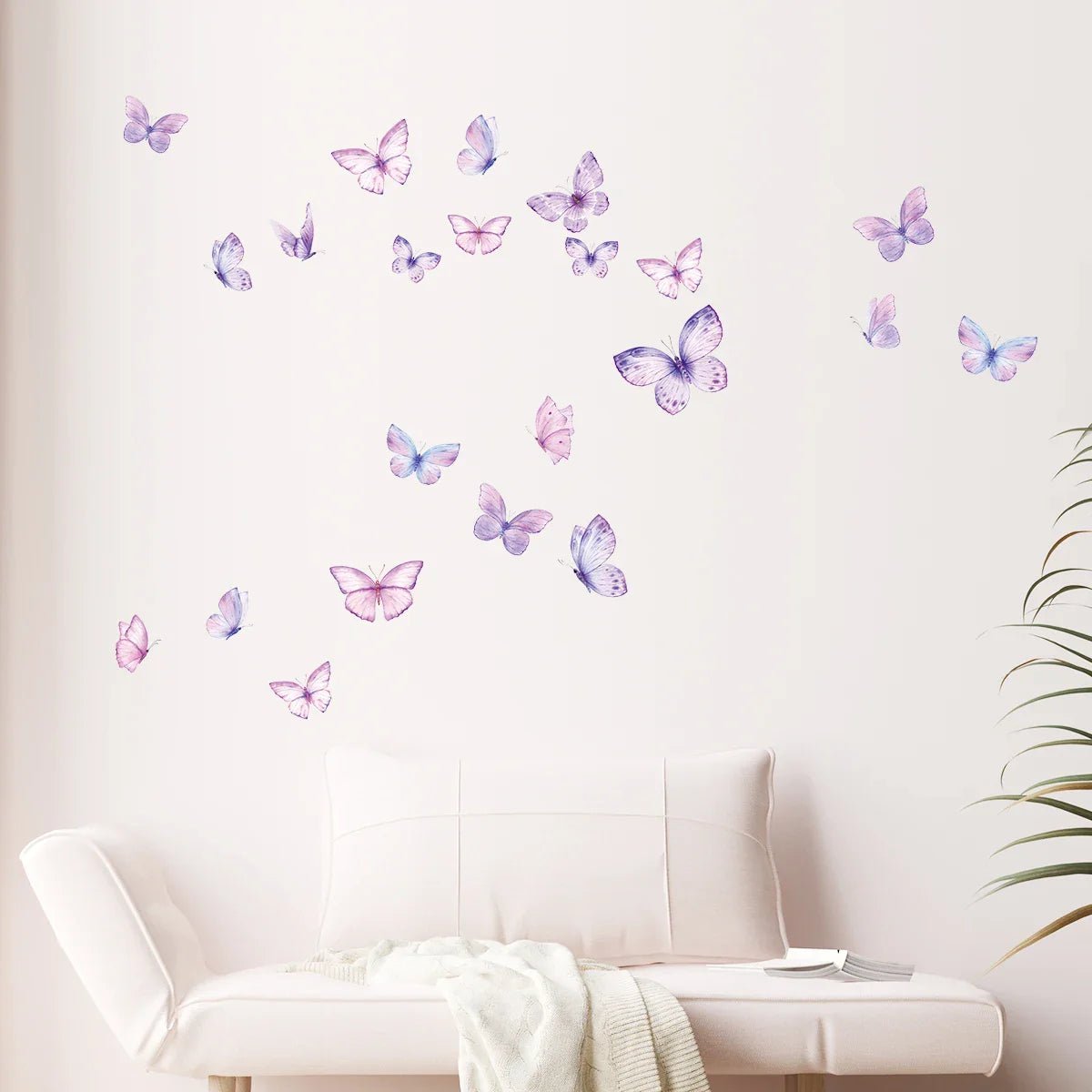 Chambre décorée par des stickers muraux en papillon violet