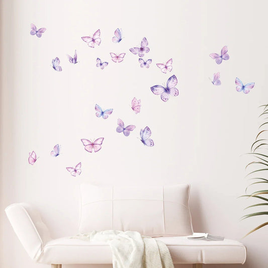 Chambre décorée par des stickers muraux en papillon violet