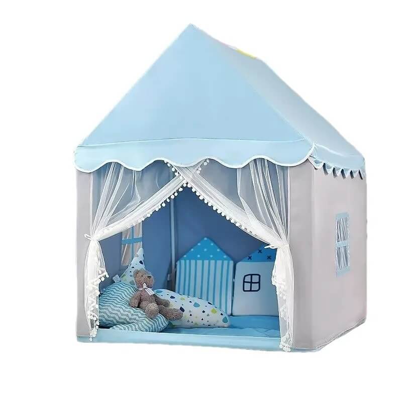 Intérieur spacieux du tipi Espace Magique™ avec tapis doux et sécurisé pour enfants