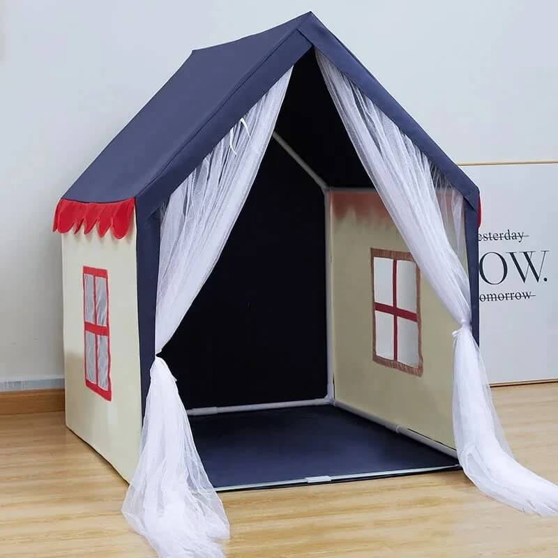 Intérieur du Tipi Petit Royaume™ montrant l’espace de jeu pour enfants