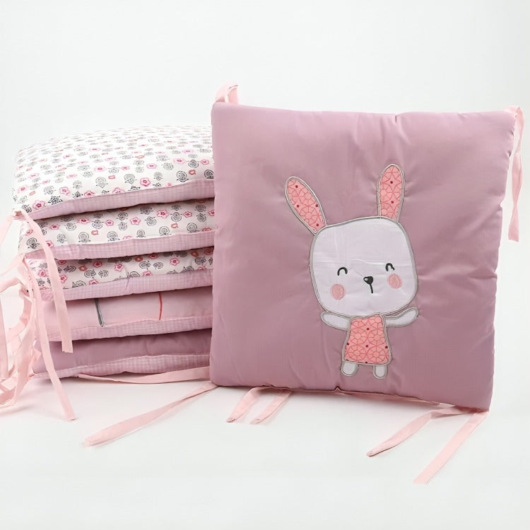 Apportez sérénité et confort à la chambre de votre bébé avec notre Tour de lit Sweet Pastel™.