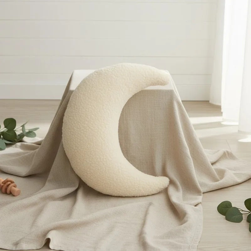 Coussin décoratif bébé lune croissant beige pour décoration de chambre bébé