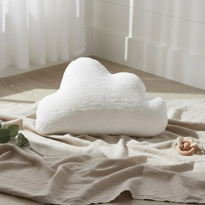 Coussin décoratif bébé nuage blanc pour décoration de chambre bébé univers céleste