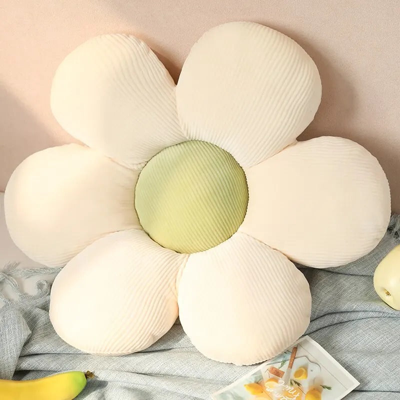 Coussin fleur en peluche blanc pour chambre bébé, décoration douce et confortable pour un univers apaisant