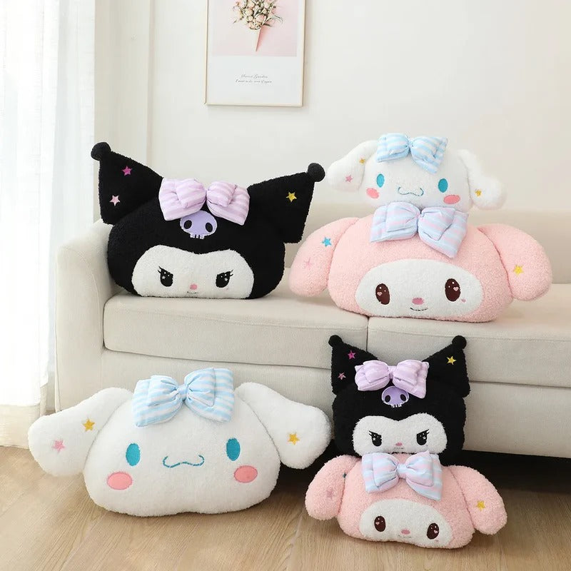 Ensemble de coussins moelleux pour chambre bébé, parfaits pour décorer un lit ou un canapé.