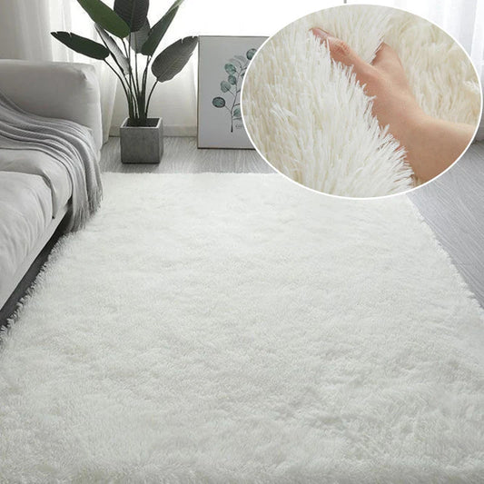 Tapis moelleux HairyRugs™ beige dans une chambre d’enfant, apportant douceur et confort au sol