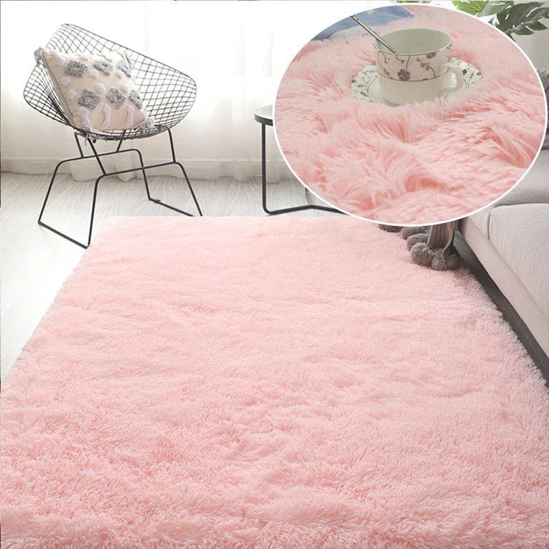 Tapis en fourrure ultra-doux HairyRugs™ dans une chambre d’enfant, ajoutant une touche chaleureuse et élégante à la décoration."