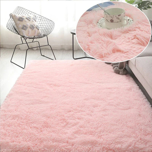 Tapis en fourrure ultra-doux HairyRugs™ dans une chambre d’enfant, ajoutant une touche chaleureuse et élégante à la décoration."