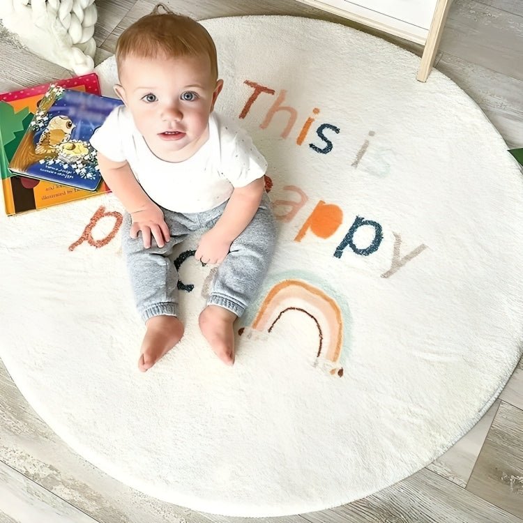 Enfant s’allongeant confortablement sur le tapis SoftWhirl, moment de détente