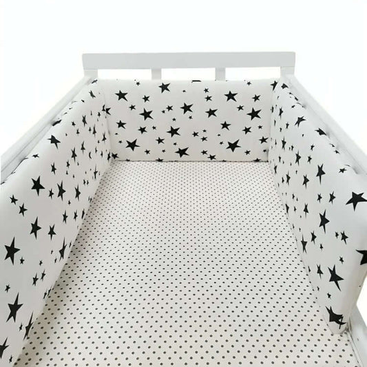 Un tour de lit doux et sûr pour protéger votre bébé contre les chocs pendant son sommeil.