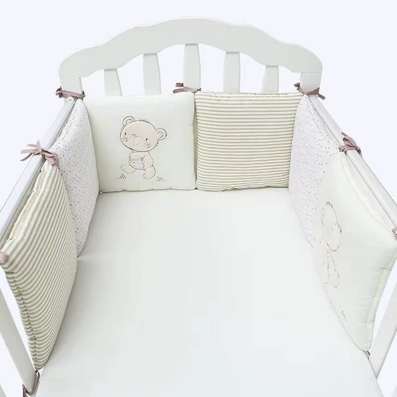 Le Tour de Lit Bébé Light Bear™ protège bébé des barreaux du berceau tout en offrant confort et sécurité