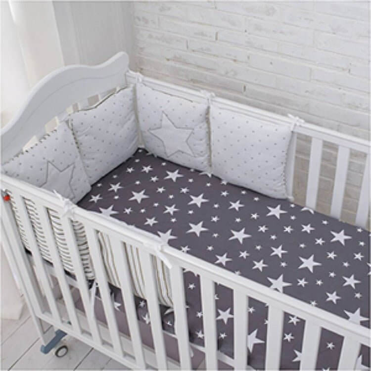 Tour de lit bébé Star Light™ pour un sommeil paisible et sécurisé.