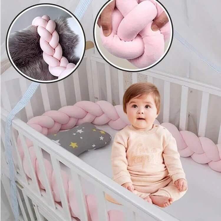 Alliant sécurité et élégance, il protège bébé des chocs tout en apportant une touche tendance à sa chambre.