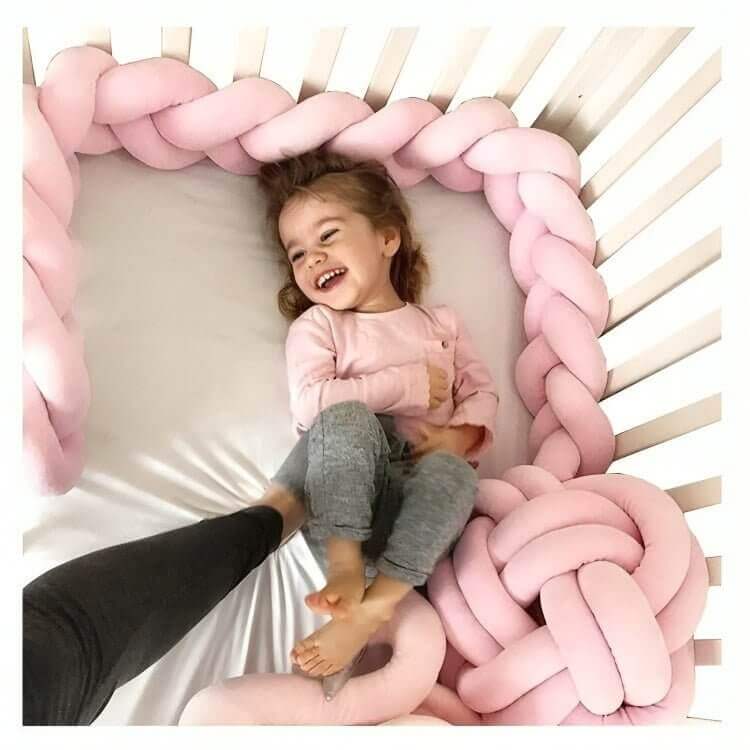 Sécurisant, élégant et durable, il s’adapte à tous les lits pour offrir à bébé un sommeil paisible et confortable.